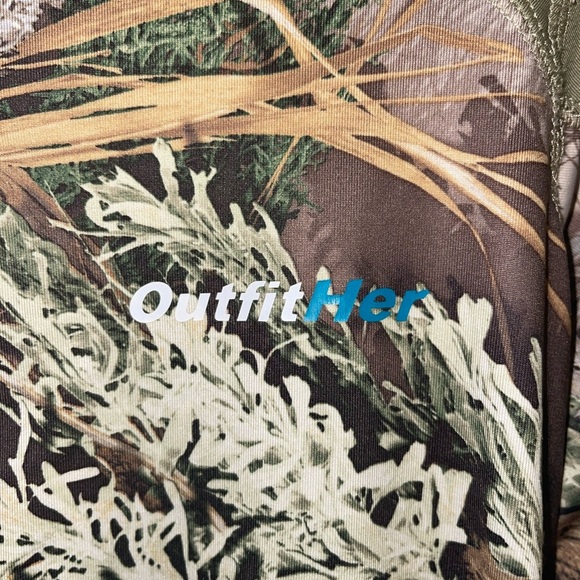 Cabela’s womans camo zip up - Size small - Picture 2 of 8